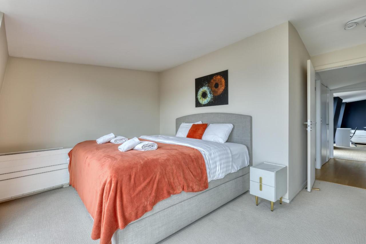 Luxury Penthouse With A/c Terrace & View-le Marais Paris
