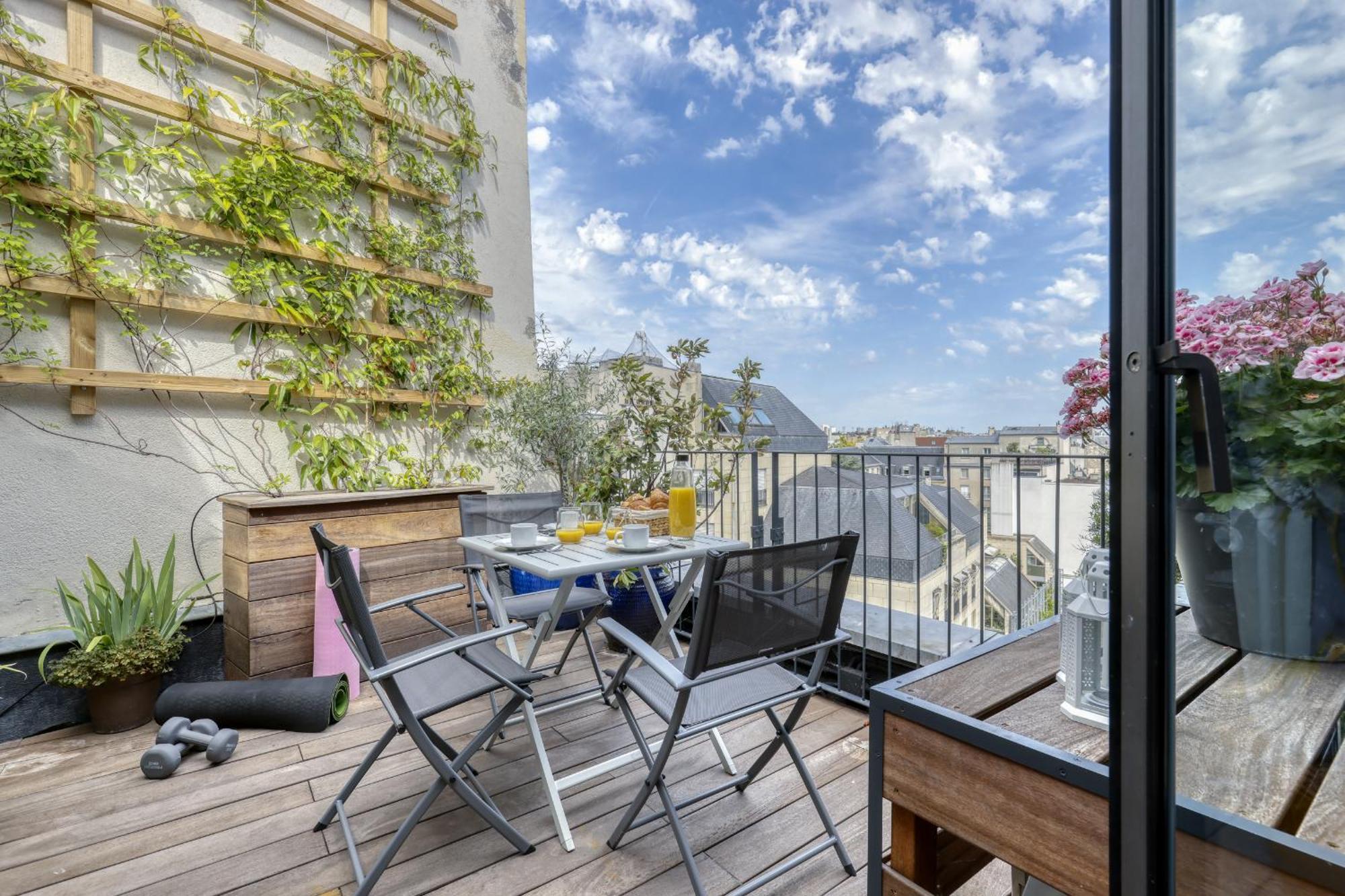 Luxury Penthouse With A/c Terrace & View-le Marais Paris